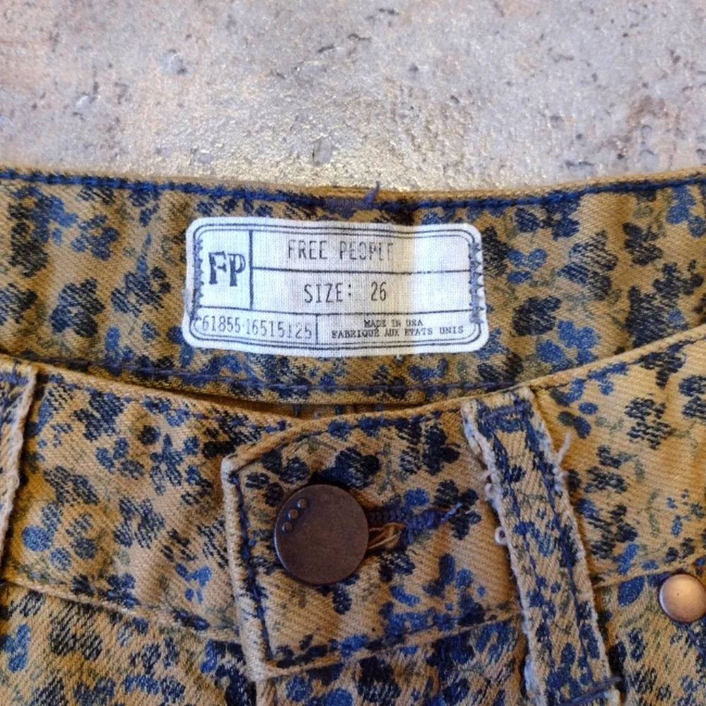 Free People mustard blue floral skinny jeans size 26